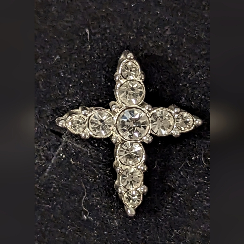 Cubic zirconia cross pendant